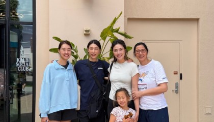 有爱!中国女排三代副攻名将在美国聚首,58岁的她容颜不老风采依旧|马蕴雯|薛翼枝|上海女排|李月明|铜牌_新浪体育_新浪新闻